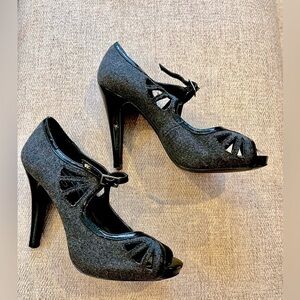 Aldo grey flannel blk patent trim platform heel. SZ 37. Cutout pattern good cond